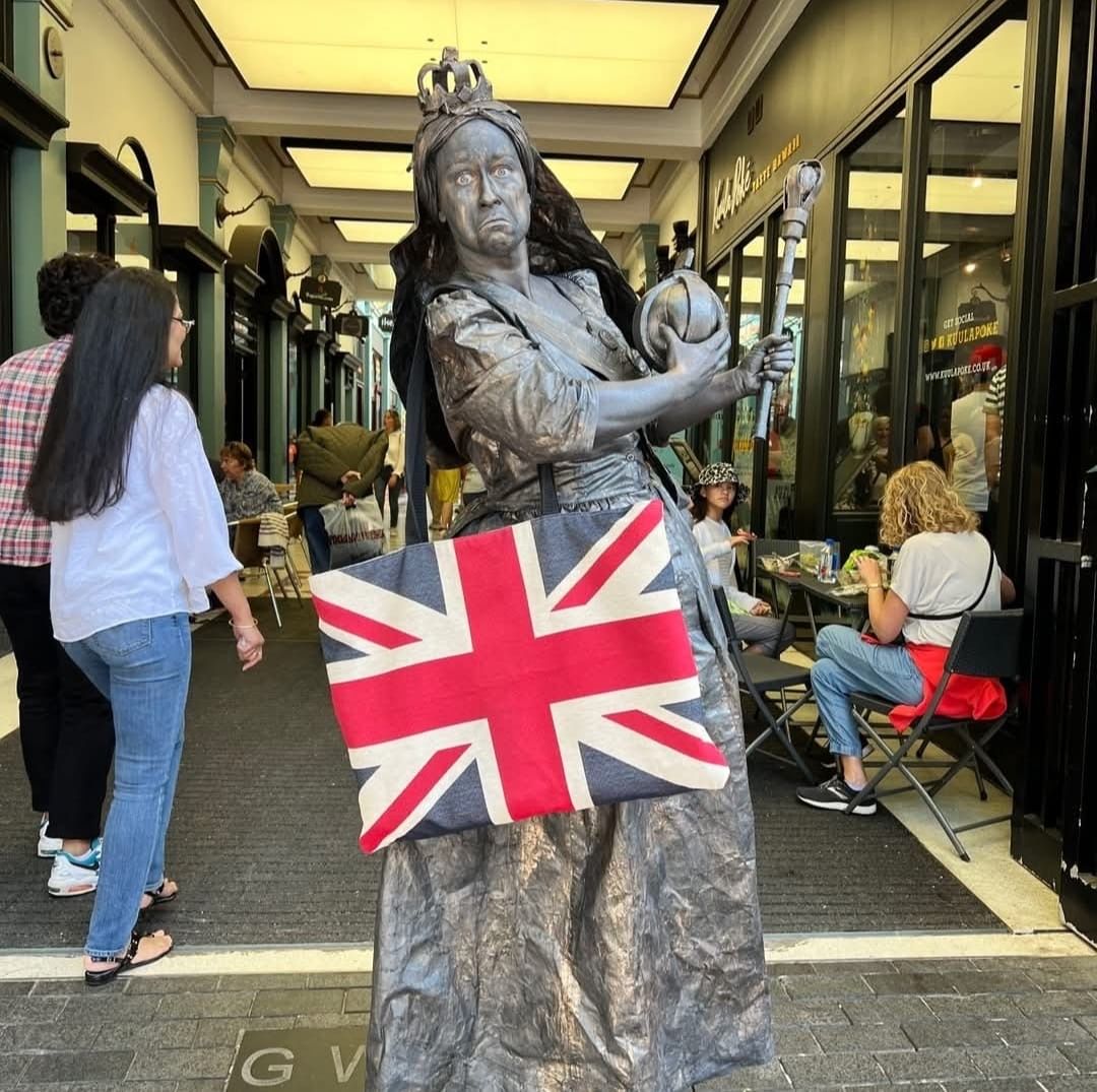 Best of British Street Entertainment 1 Queen Vic
